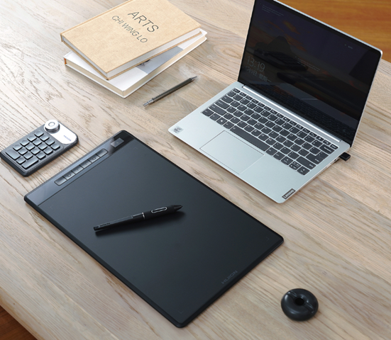 数位板的大小取决于你的办公环境，桌子的大小